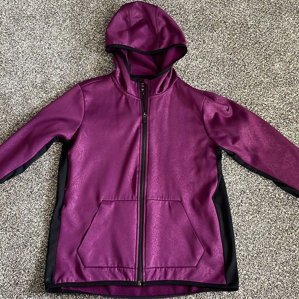 Nike women’s therma fit jacket size medium.